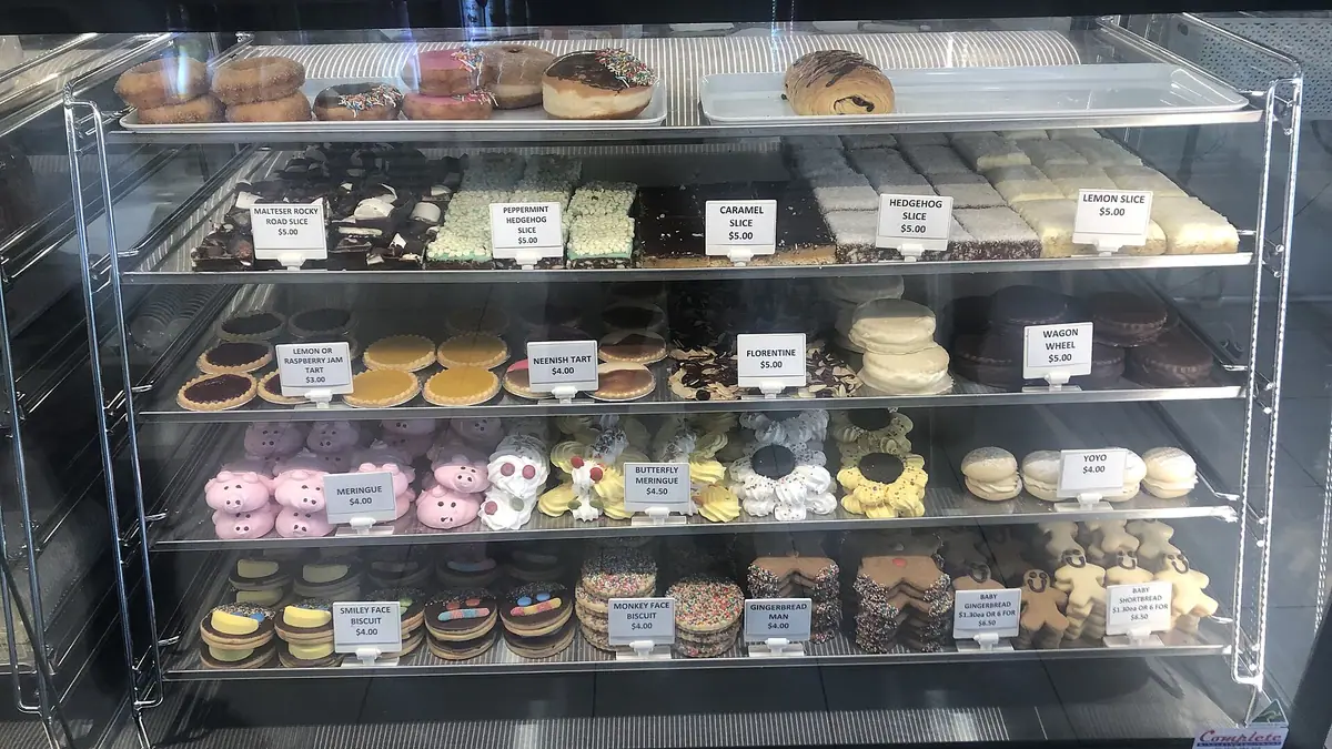 Simmons Bakers – bakery in Kings Langley town centre